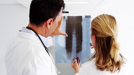 Doctors-checking-x-ray-report