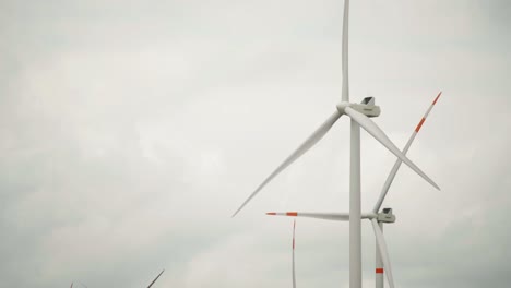 Aerogeneradores-En-Un-Parque-De-Energía-Eólica-En-Tamaulipas,-México,-Establecimiento-De-Tiro