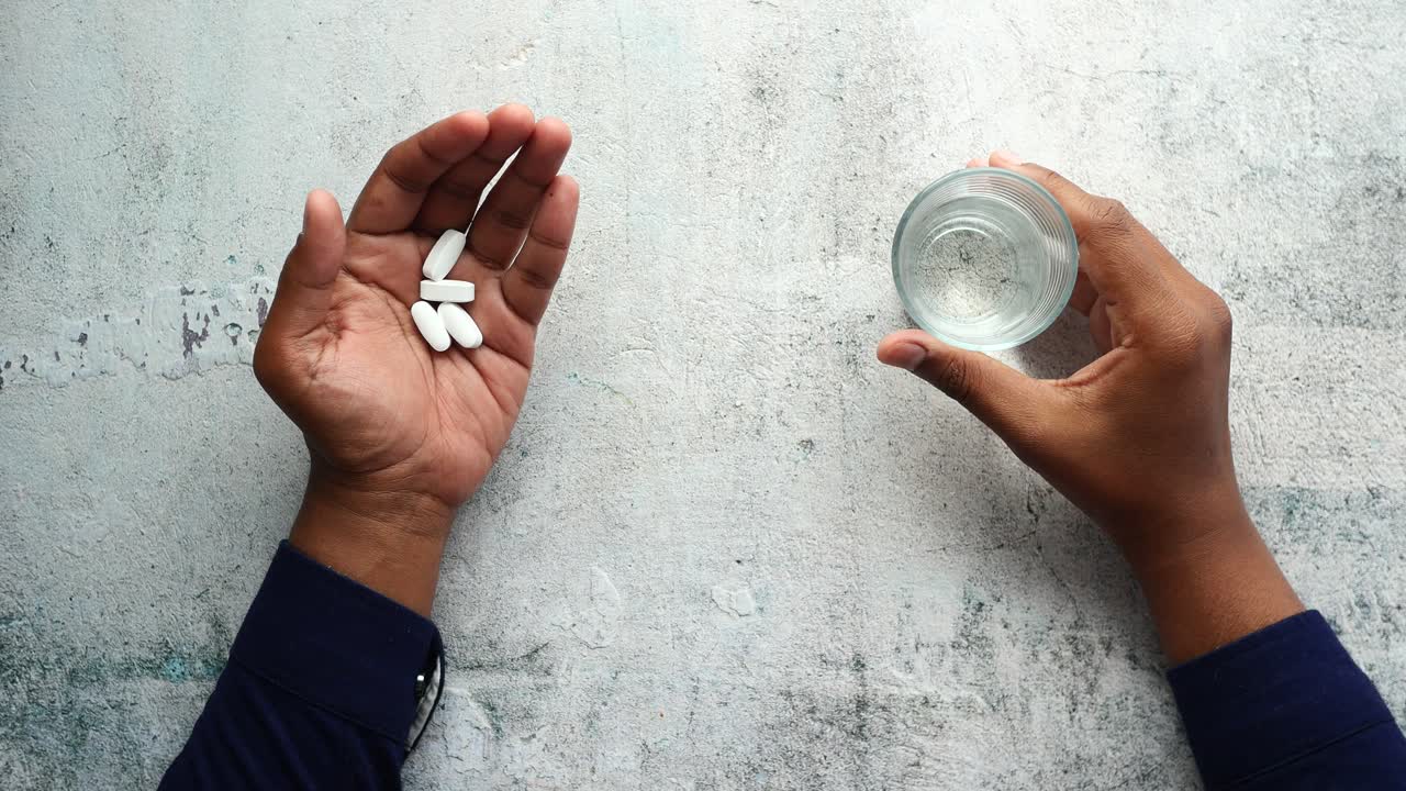 tomar el medicamento con agua