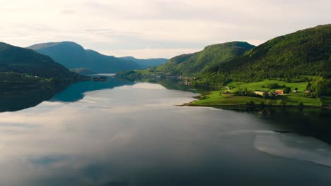 imágenes aéreas de la hermosa naturaleza de noruega.