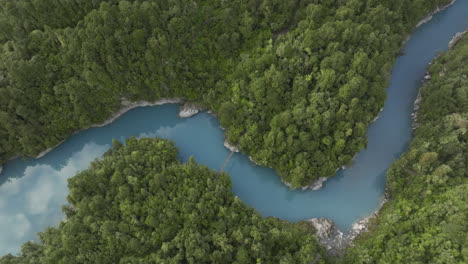 Atracción-Turística-Río-Glacial-Azul-Que-Fluye-A-Través-De-La-Roca-De-Granito-De-La-Garganta-De-Hokitika