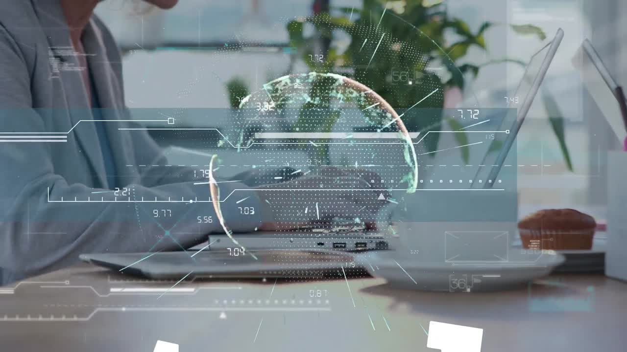 mundo de la red de conexiones contra la sección media de colegas de oficina que usan computadora portátil en la oficina