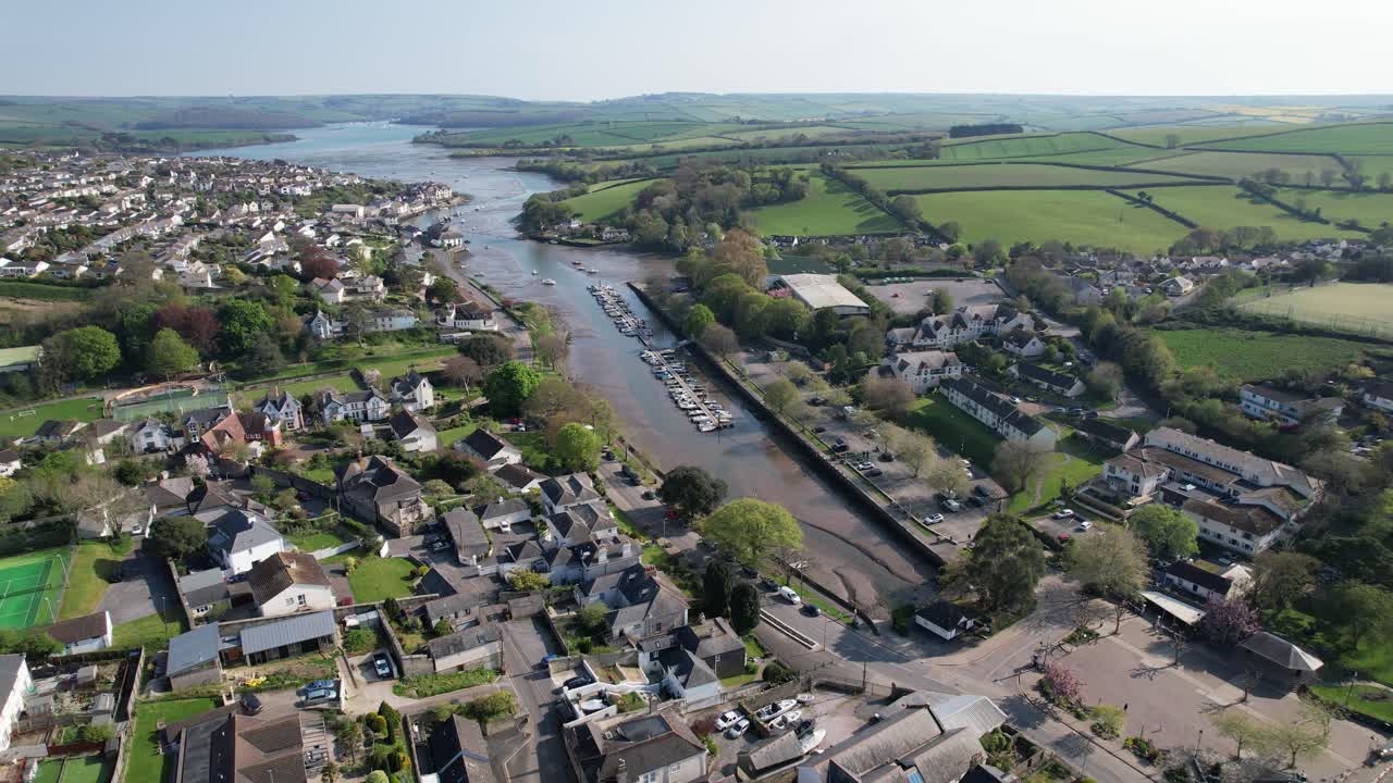 kingsbridge 데본 영국 높은 패닝 드론 조감도