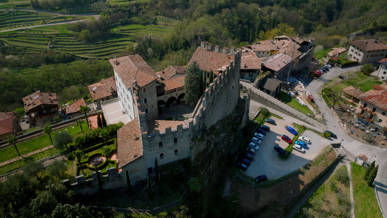 castillo en tenno trentino alto adige, ciudad de lombardía