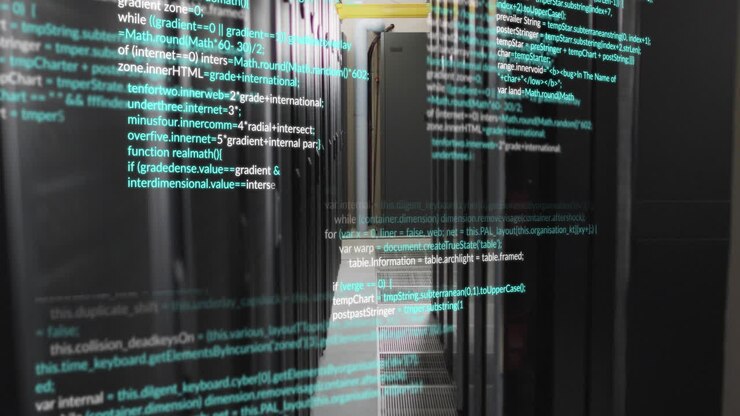 Анимация обработки данных на фоне серверной комнаты.