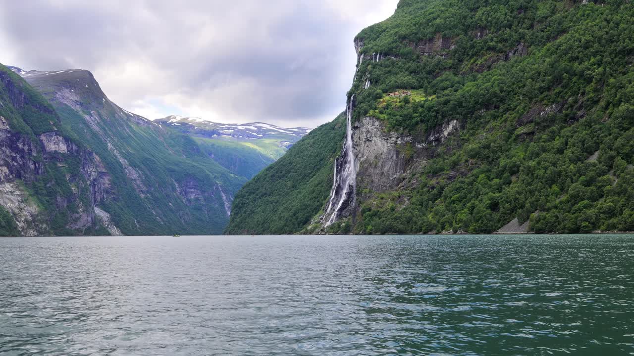 Geirangerfjord, Wasserfall Seven Sisters. Schöne Natur Norwegen Naturlandschaft.