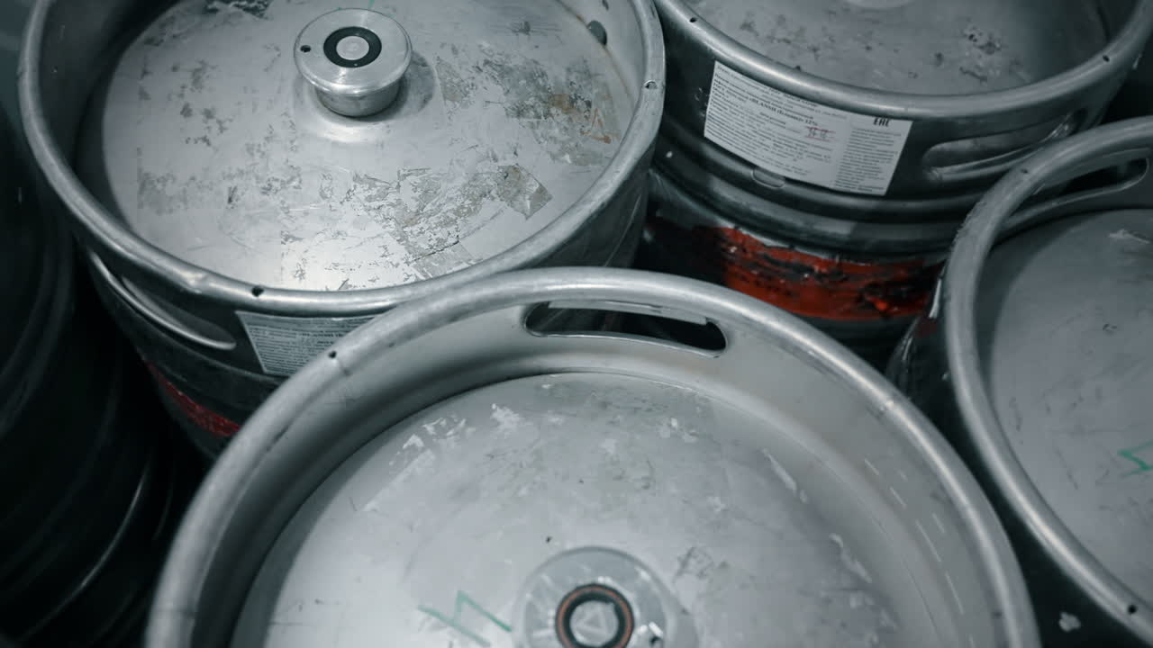 Barili di birra impilati