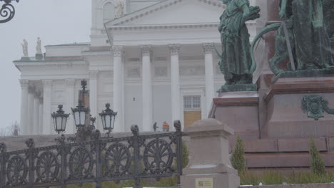 Catedral-De-Helsinki-Y-Escultura-Del-Emperador-Alejandro