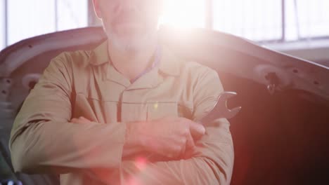 Mechanic-standing-with-arms-crossed