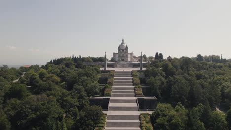 Majestuosa-Iglesia-En-La-Cima-De-Una-Colina,-Santuario-De-Nuestra-Señora-De-Sameiro,-Braga,-Portugal