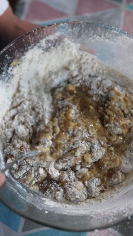 ingredientes para mezclar el pan de plátano