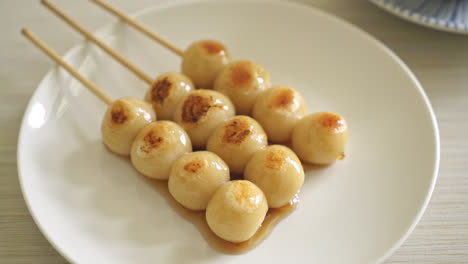 Mitarashi-dango