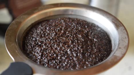 Dampfenden-Kaffeegator-übergießen