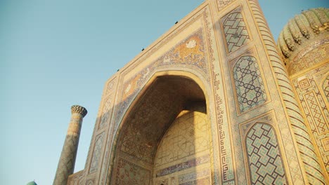 registan ciudad de samarcanda uzbekistán sherdor madrasa arquitectura islámica 27 de 38