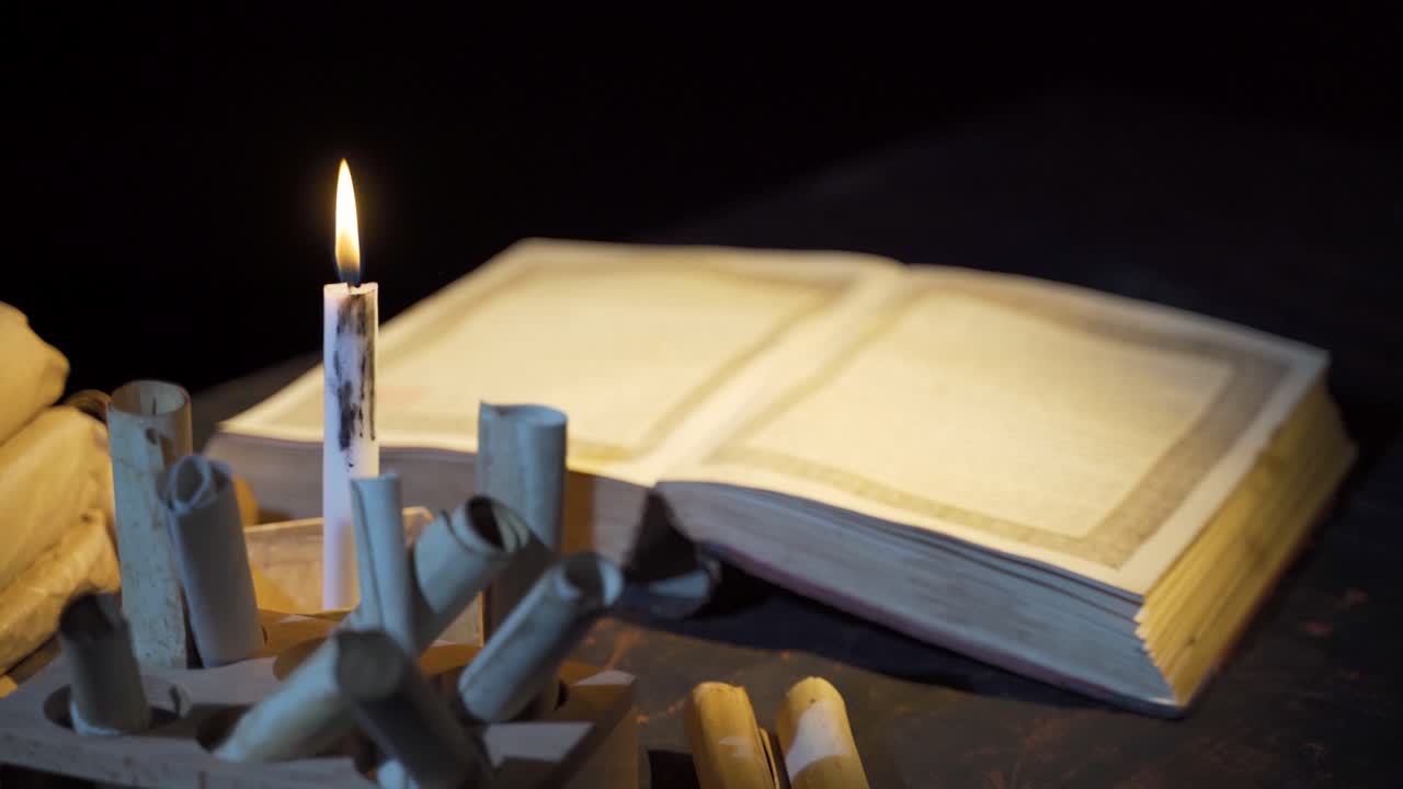 luz de las velas en el lugar de la época histórica.