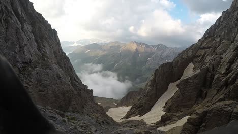 Zeitraffer-Von-Wolken-Und-Nebel-Im-Tal---Ordesa