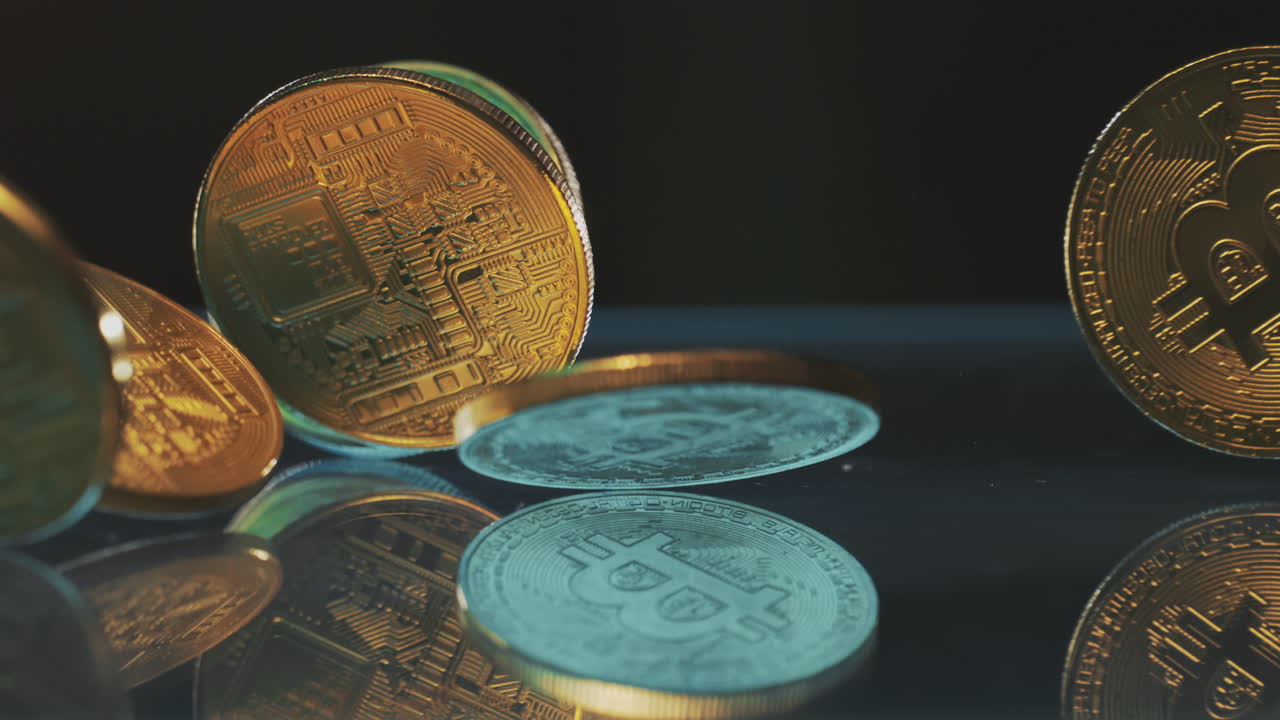 las monedas de bitcoin caen