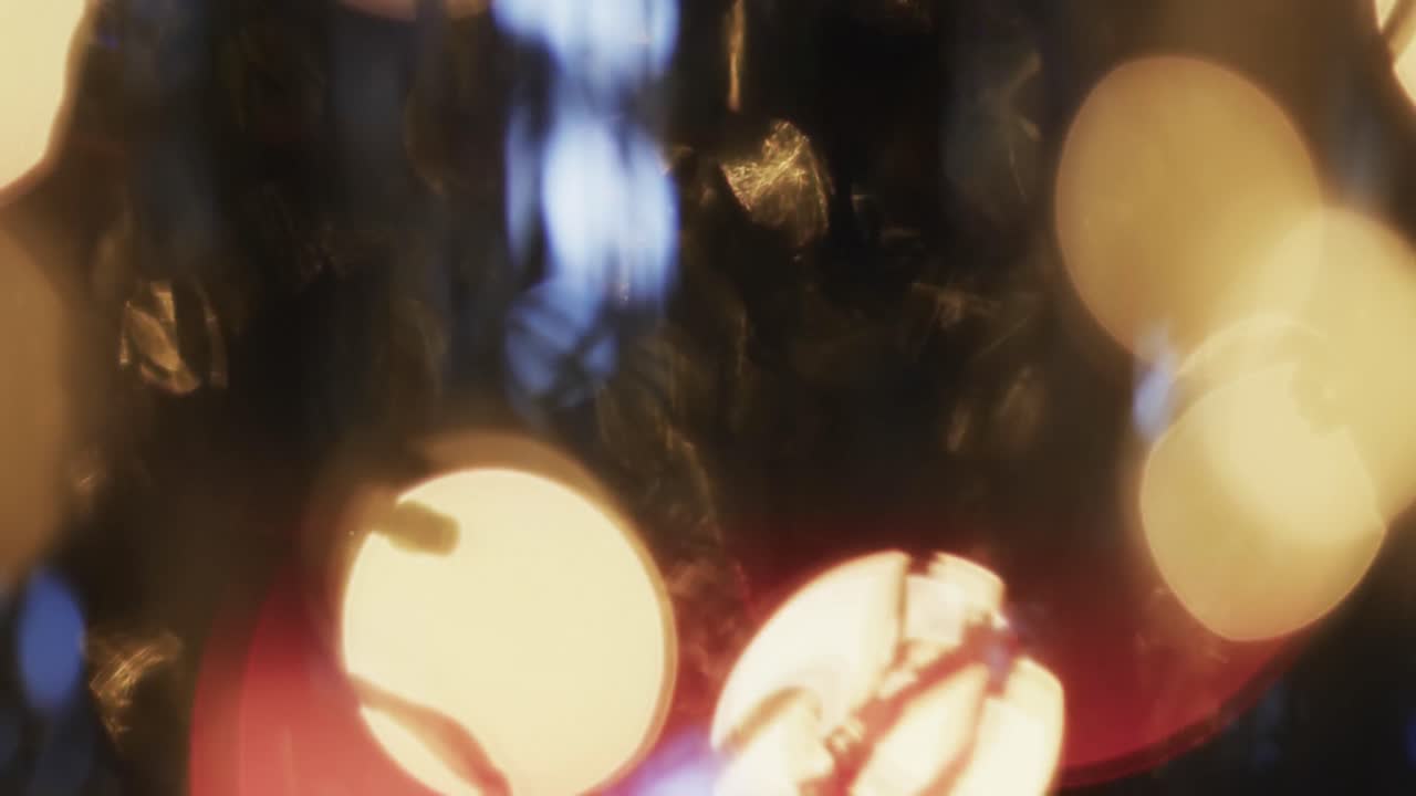 video de puntos de luz bokeh amarillos parpadeantes con espacio de copia