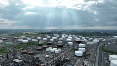 vista aérea de la refinería de petróleo en montreal