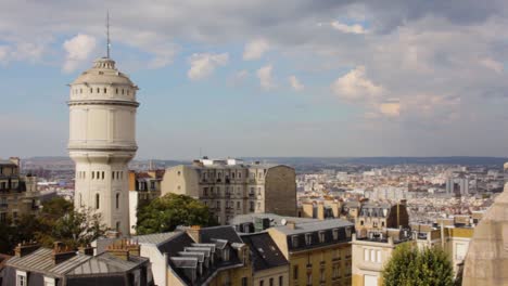 vista de parís y la torre de agua de montmartre desde la cúpula de la basílica del sagrado corazón en montmartre parís