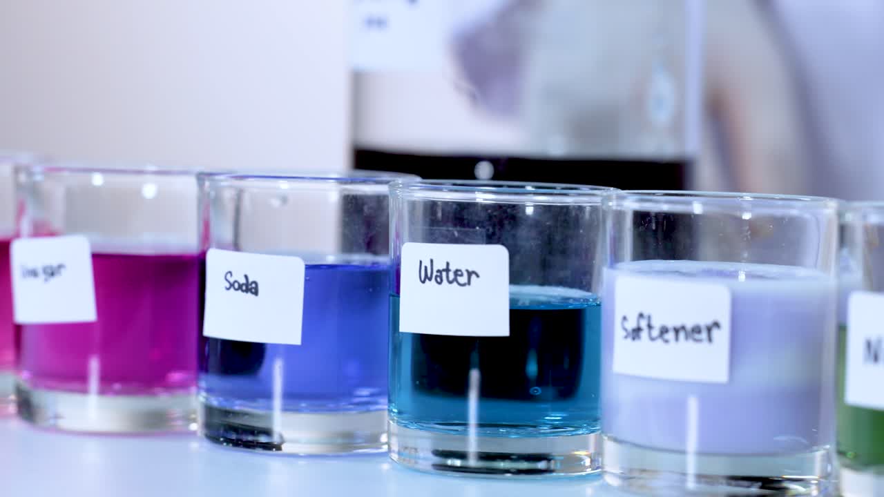 cambios de color en los líquidos utilizando el indicador de ph