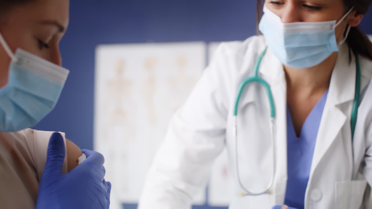 vídeo en primer plano de la vacunación