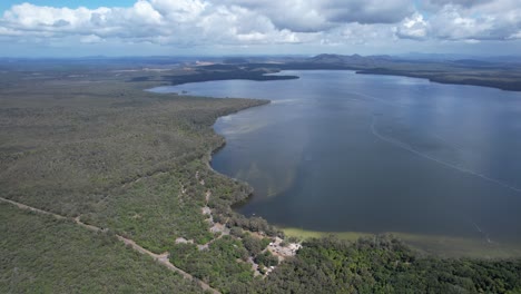 Panoramic-Reveal-Of-Mungo-Beach-From-White-Tree-Bay