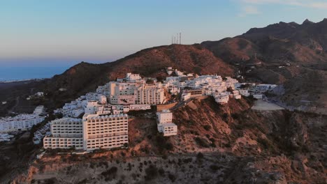 El-Pueblo-Blanco-Mojácar-Durante-La-Puesta-De-Sol.-Toma-Aerea