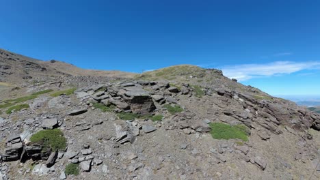 Spanien-Granada-Sierra-Nevada-Sommer-4k-Von-Oben-Und-Unten-Mit-Einer-Drohne-Und-Einer-Action-Cam-Stabilisiert-6