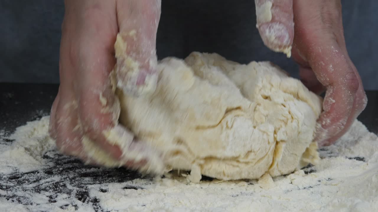 반죽 을 고 굴리십시오