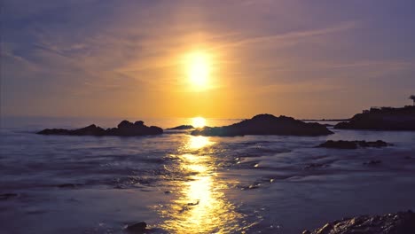 lapso de tiempo del sol y las olas del mar