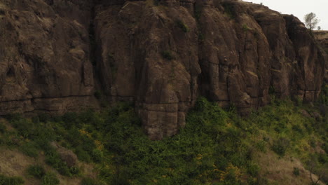 Butte-Creek-California,-hilltop-rocky-cliff,-aerial-arc-shot