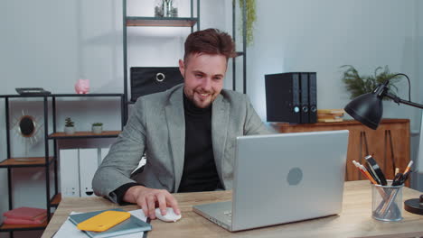 Businessman-freelancer-at-office-workplace,-start-working-on-laptop-computer,-sends-online-messages