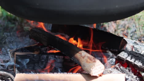 Extreme-close-up-of-wood-fire-heating-contents