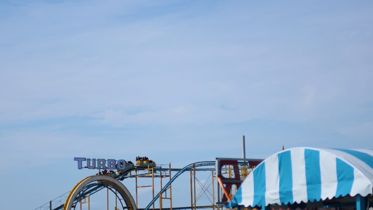 브라이튼 놀이공원에서 롤러코스터 타기