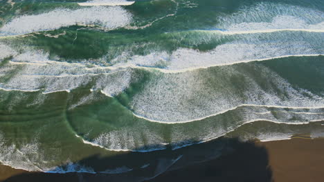 It-captures-a-mesmerizing-view-of-the-ocean-waves-rolling-and-crashing-against-the-shore