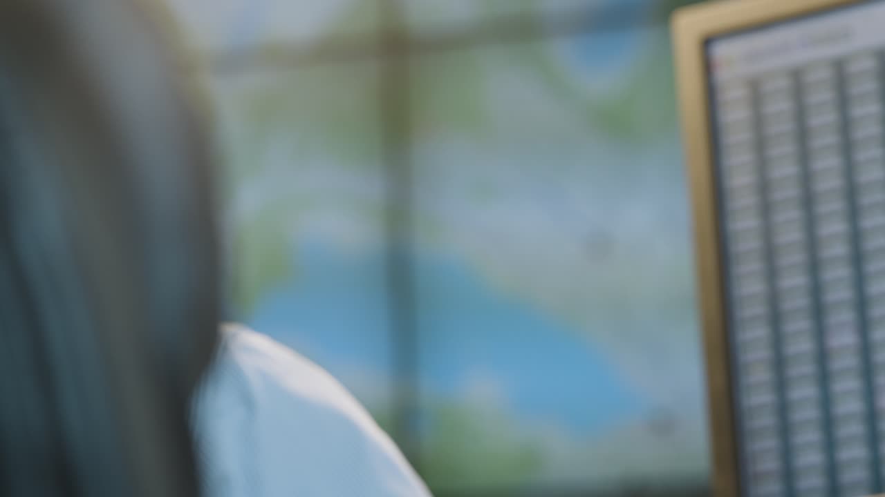 항공 교통 통제 모니터링