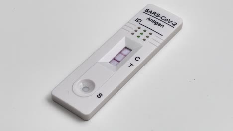 performing covid-19 antigen flow test