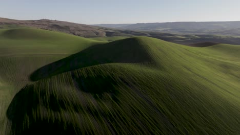 Colina-Verde-Y-Sombras-En-La-Antena-Del-Sur-De-Italia