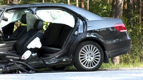 Accidente-Automovilístico-En-La-Calle,-Automóvil-Dañado-Después-De-La-Colisión