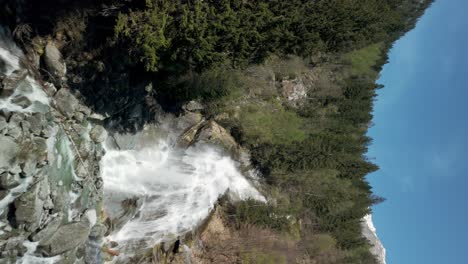 Drone-Volando-Sobre-La-Cascada-De-Nardis,-Trentino,-Alpes-Italianos,-Italia