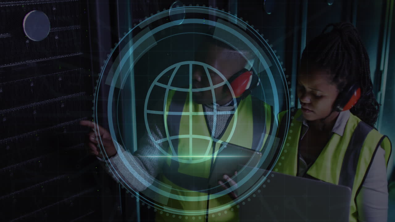 animazione di web globe su ingegnere maschio e femmina afroamericani che usano il laptop nella sala server
