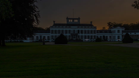 Impresionante-Lapso-De-Tiempo-Del-Palacio-De-Soestdijk-Mientras-Sale-El-Sol