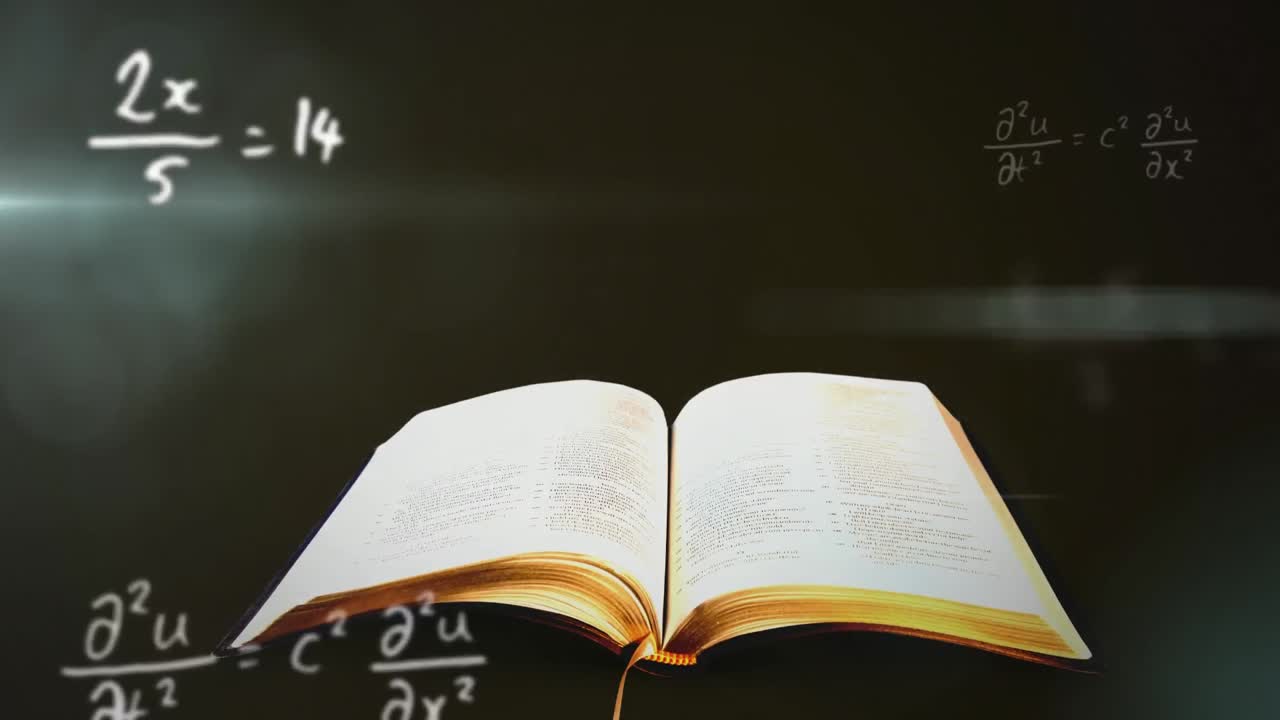 Açık kitabın önünde matematiksel denklemler.