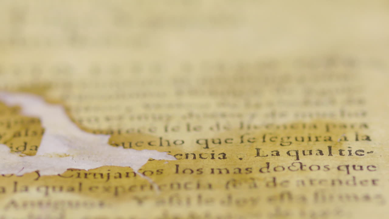 libro antiguo de la epoca colonial