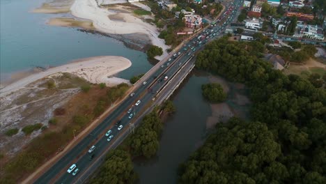 Vista-Aérea-De-La-Hora-Pico-En-El-Puente-Selander,-Dar-Es-Salaam