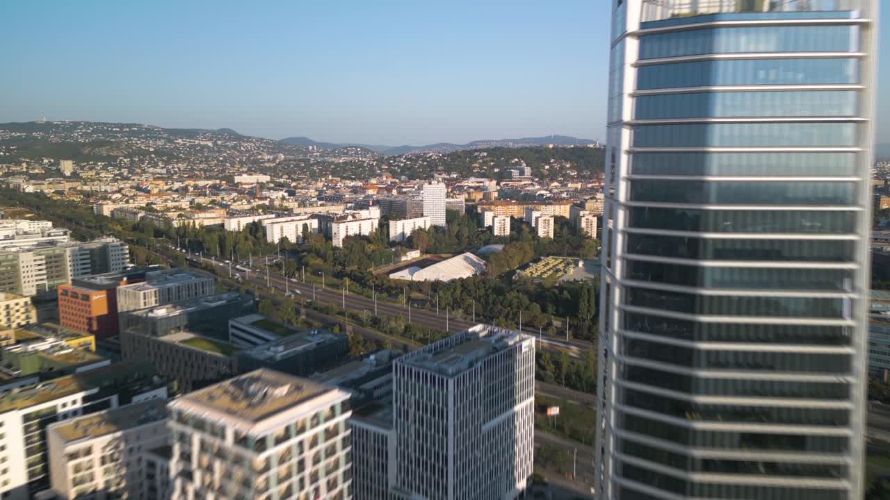 ⁇ 가리 부다페스트 시내에 있는 몰 캠퍼스 위의 놀라운 하이퍼 ⁇ 스