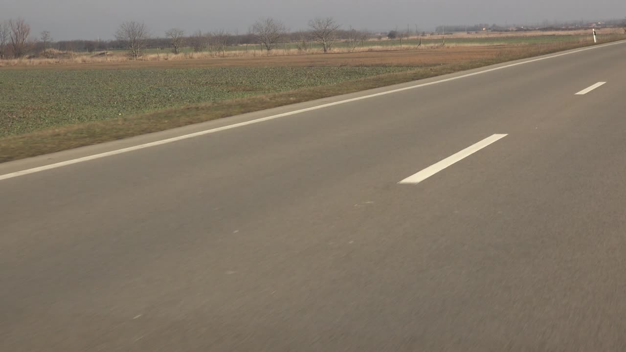 도로 여행 중 시골 도로 표시 선