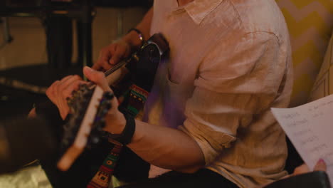 hombre con guitarra
