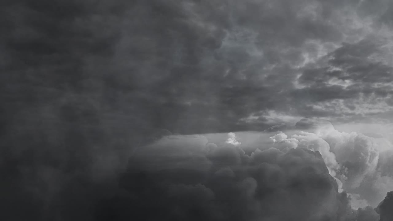 nubes grises y tormentas eléctricas, ultra hd